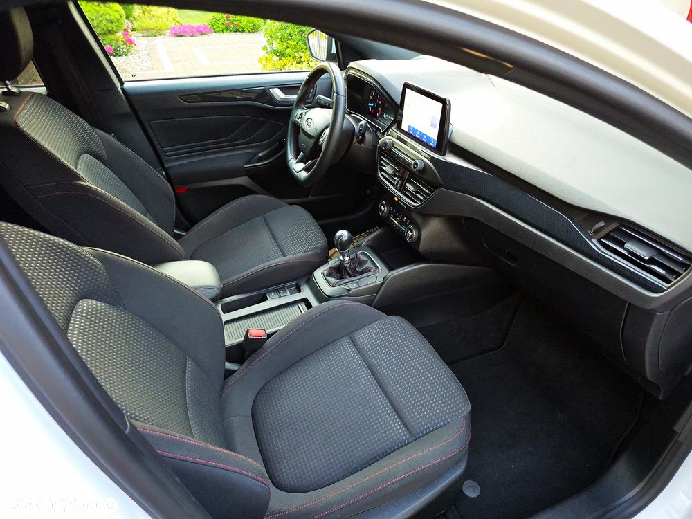 Ford Focus 1.5 EcoBoost ST-Line - 8