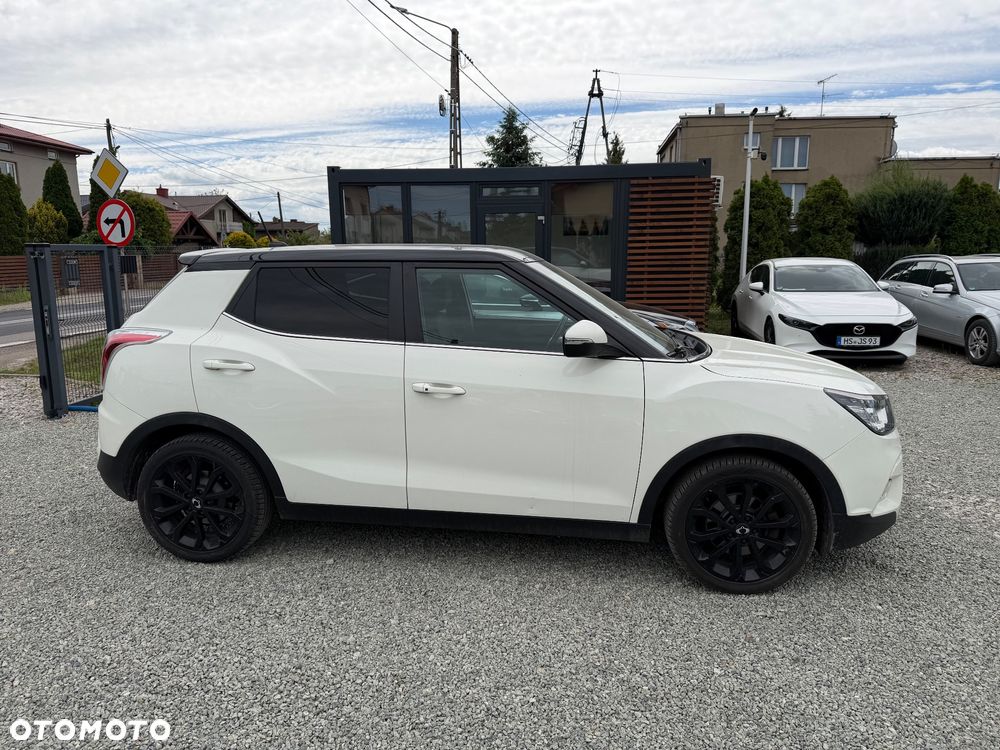 SsangYong/KGM Tivoli e-XGi 160 2WD Black+White - 8