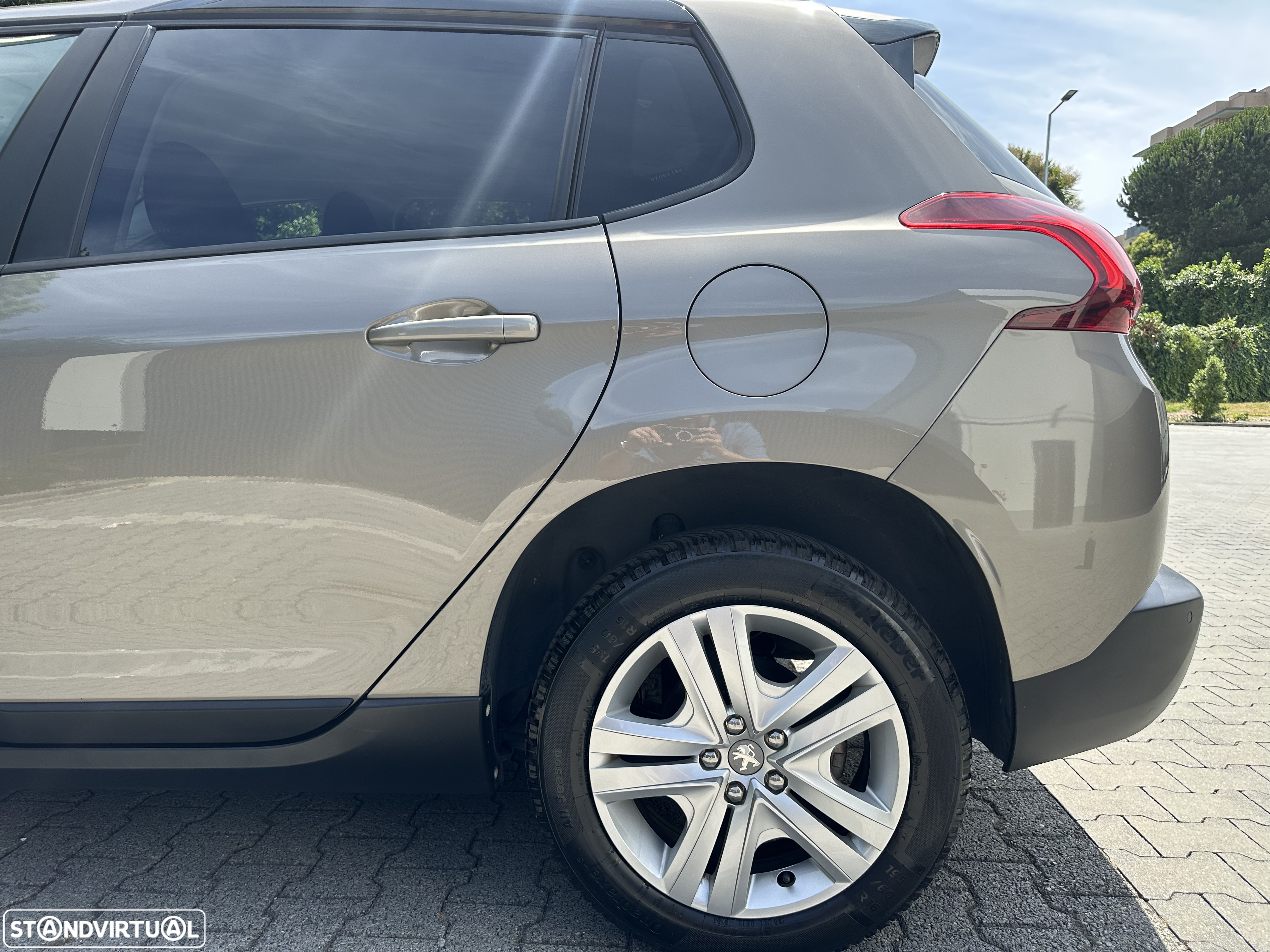 Peugeot 2008 PureTech 100 Style - 22