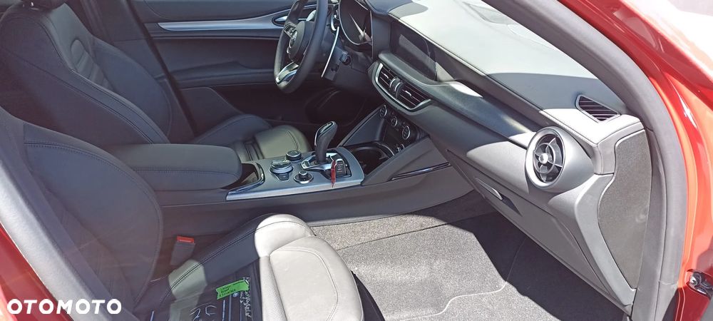 Alfa Romeo Stelvio 2.0 Turbo 16V AT8-Q4 Veloce - 4
