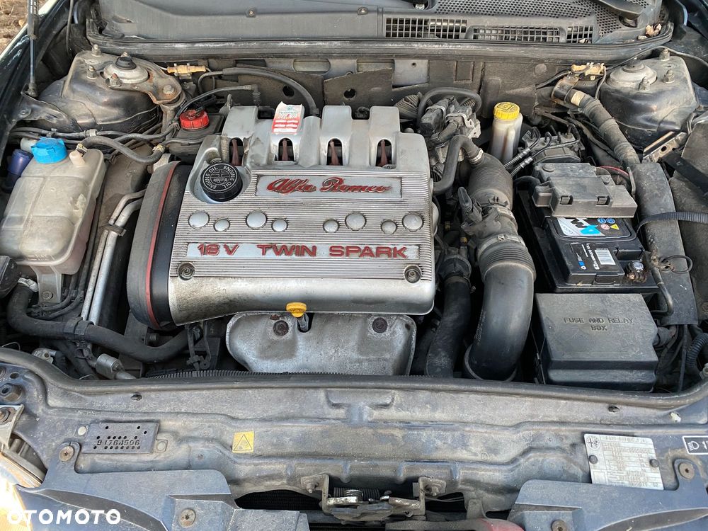 Alfa Romeo 147 2.0 Twin Spark Distinctive - 4