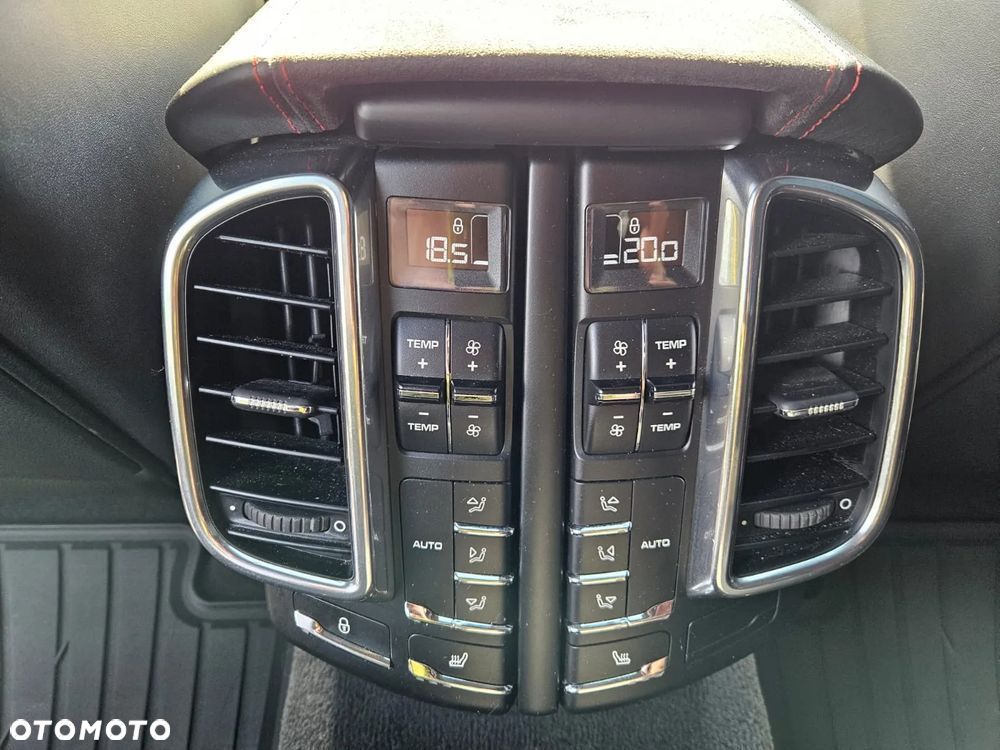 Porsche Cayenne - 33