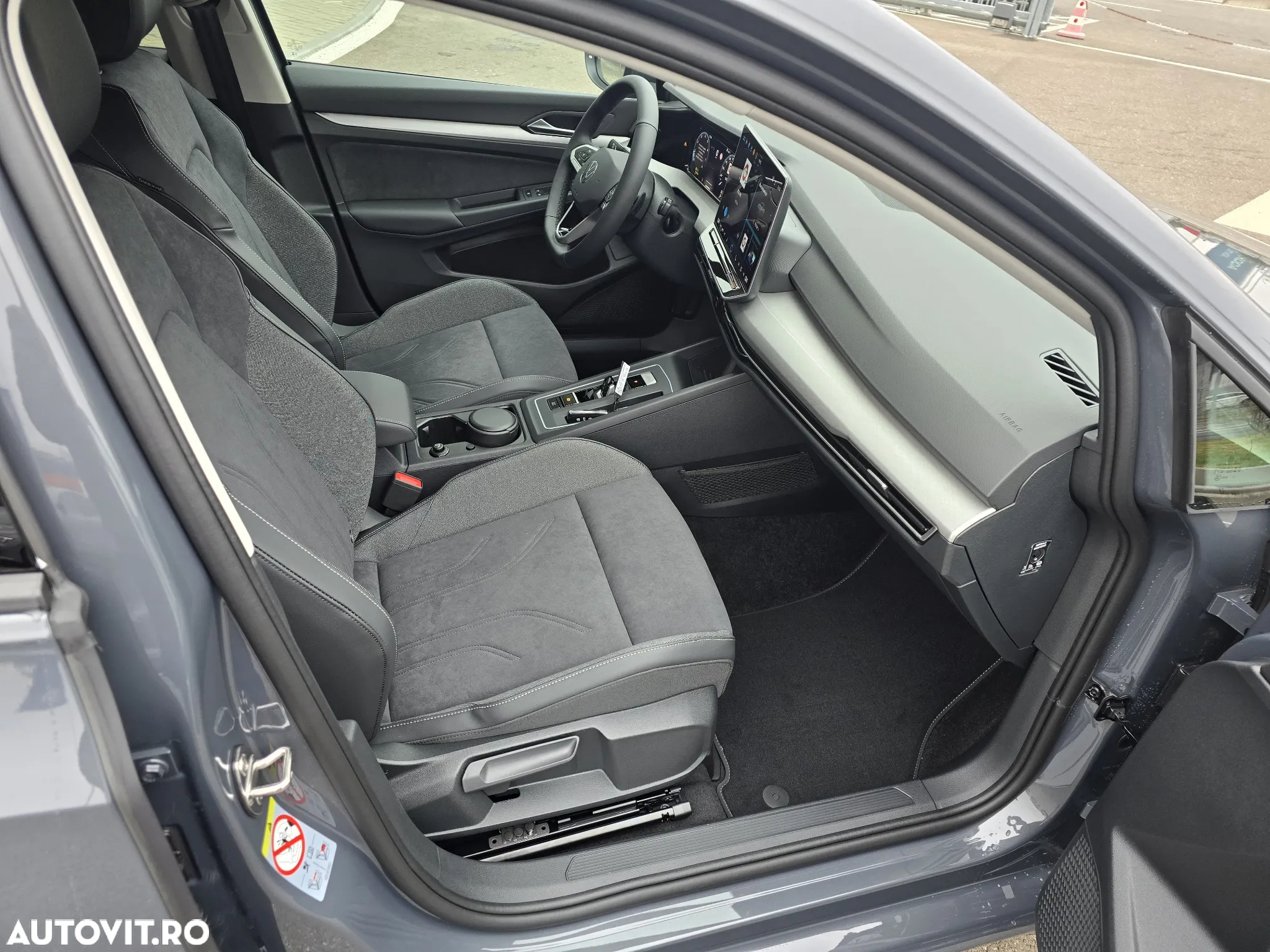 Volkswagen Golf 1.5 eTSI DSG MHEV Advanced - 14