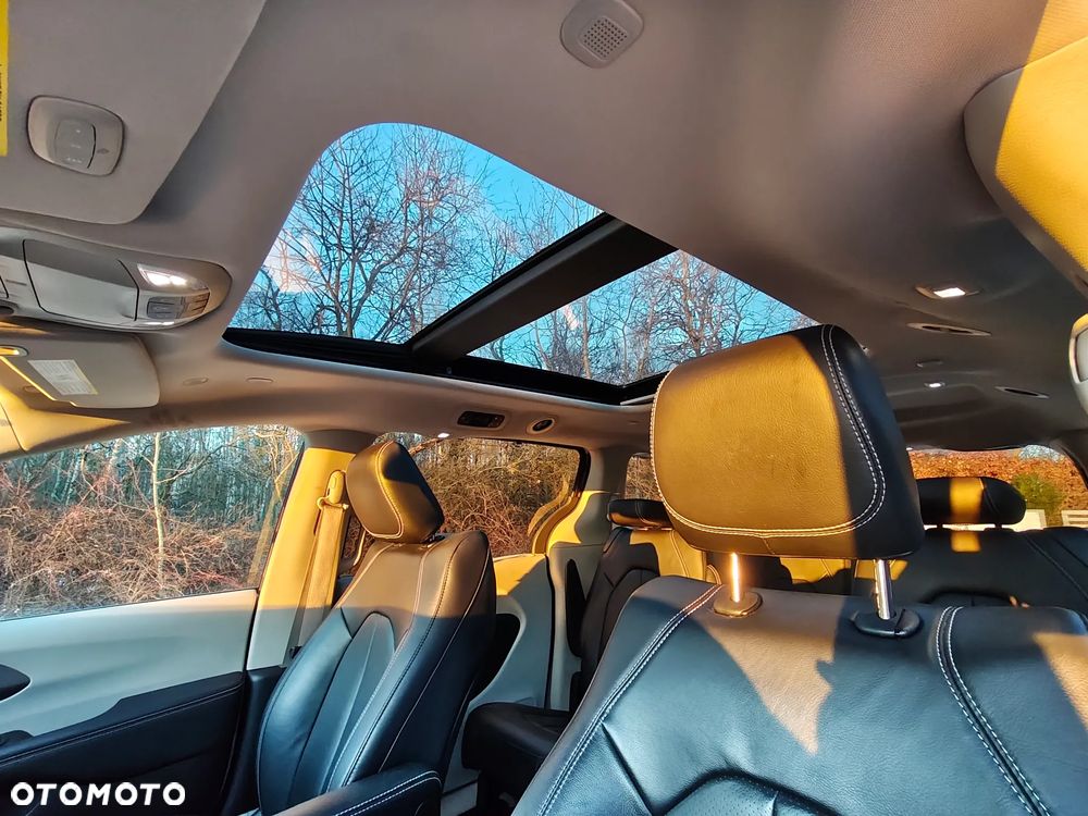 Chrysler Pacifica - 11