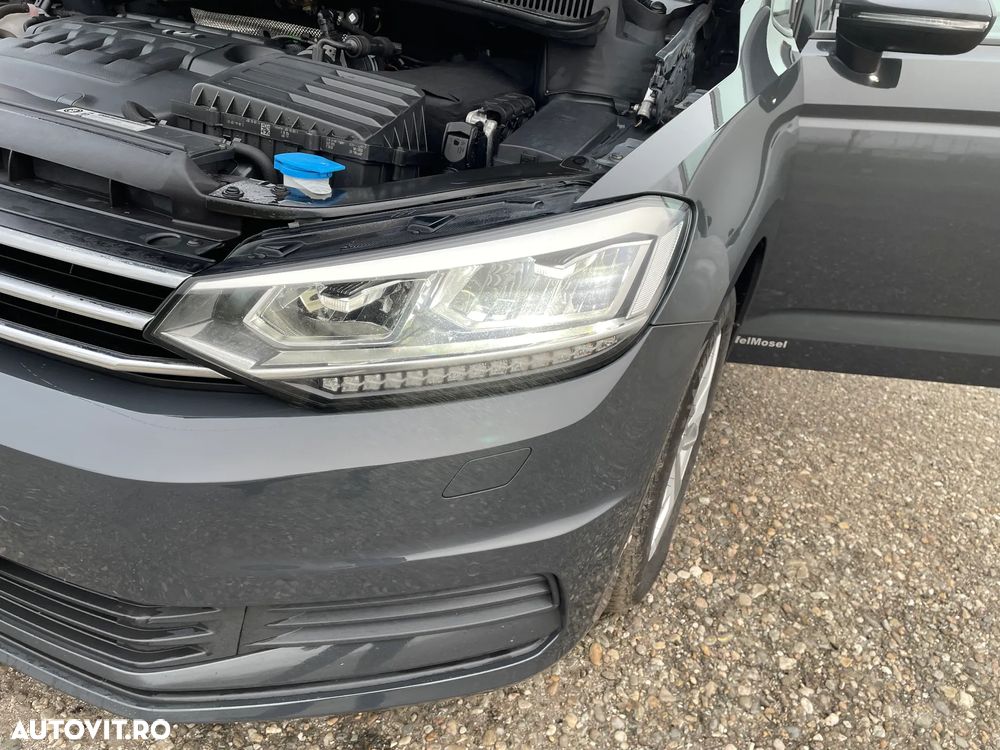 Volkswagen Touran - 16