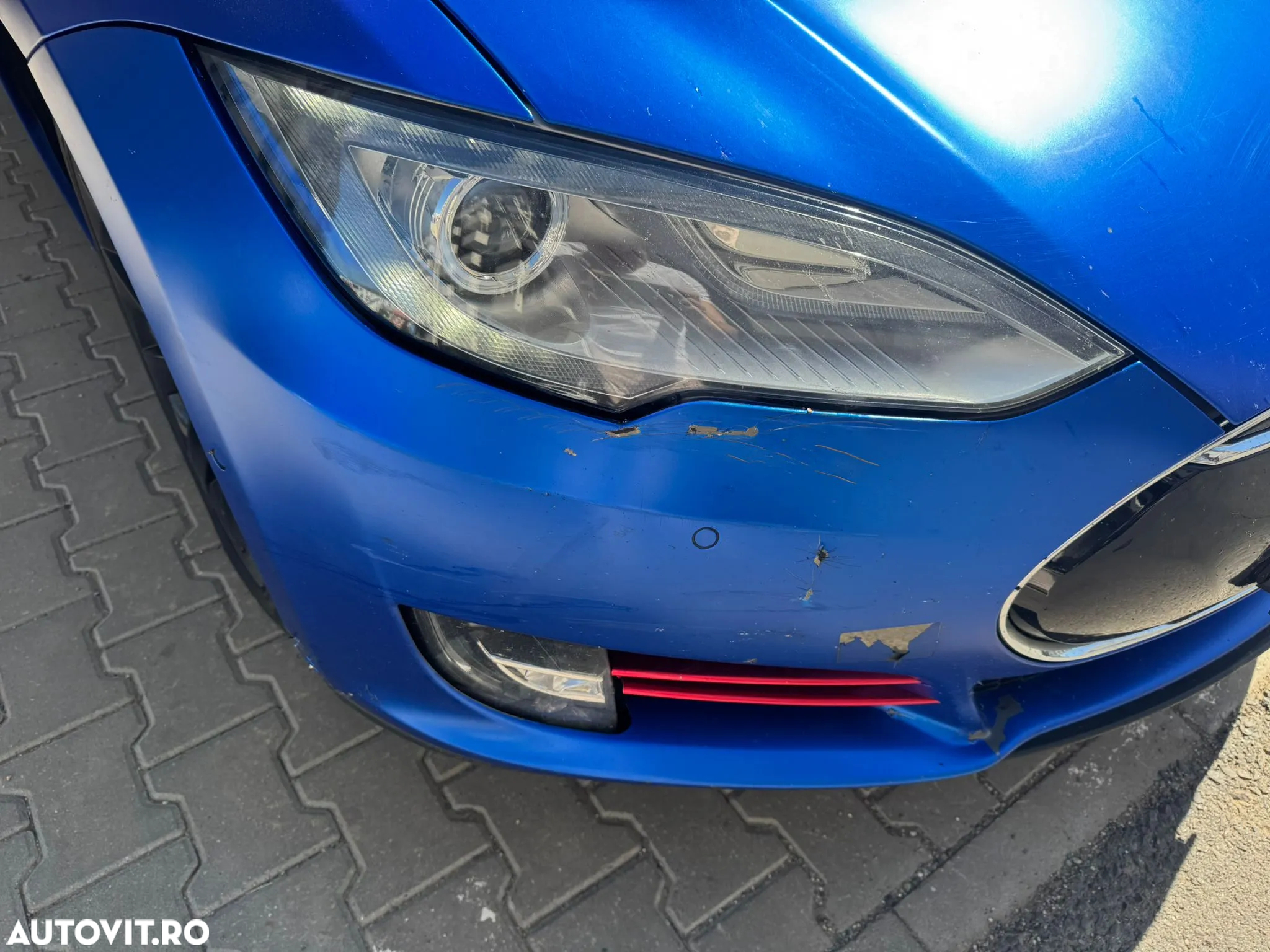 Tesla Model S - 12