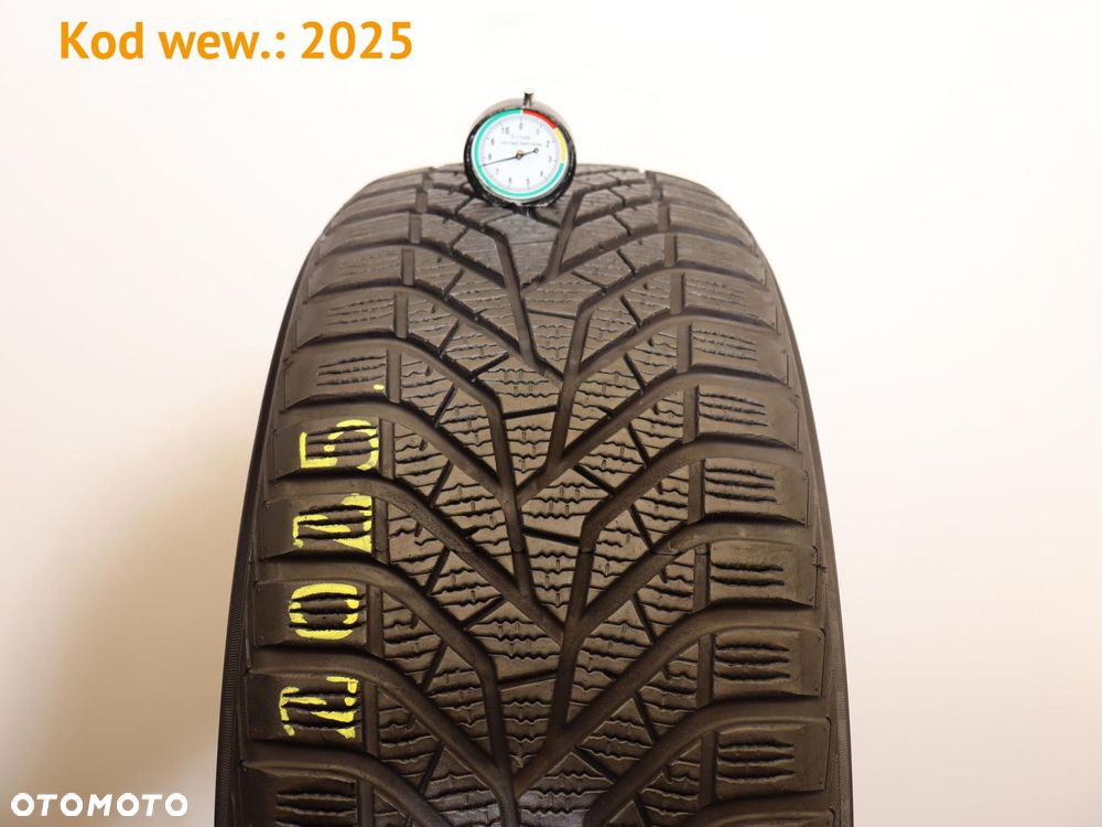 Yokohama BluEarth Winter V905 - 225/50 R17