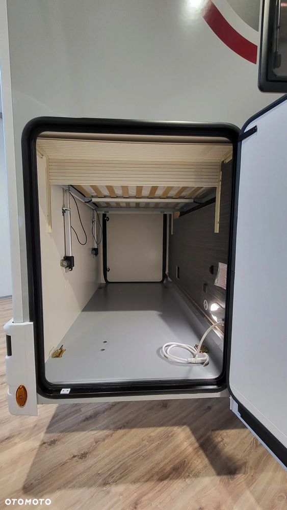 McLOUIS Nevis 879 - 5 osobowy - 31