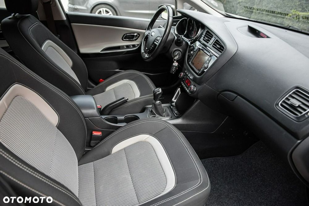 Kia Ceed 1.6 CRDi 128 Dream-Team Edition - 9
