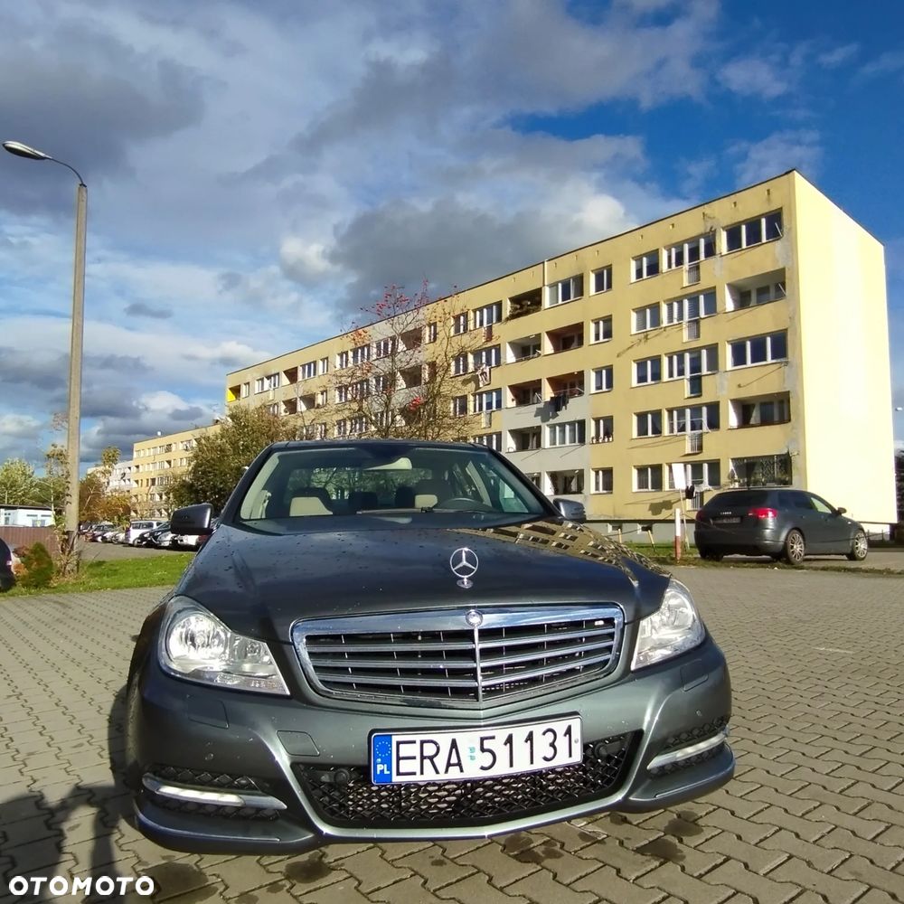 Mercedes-Benz Klasa C 250 CGI BlueEff Elegance - 2