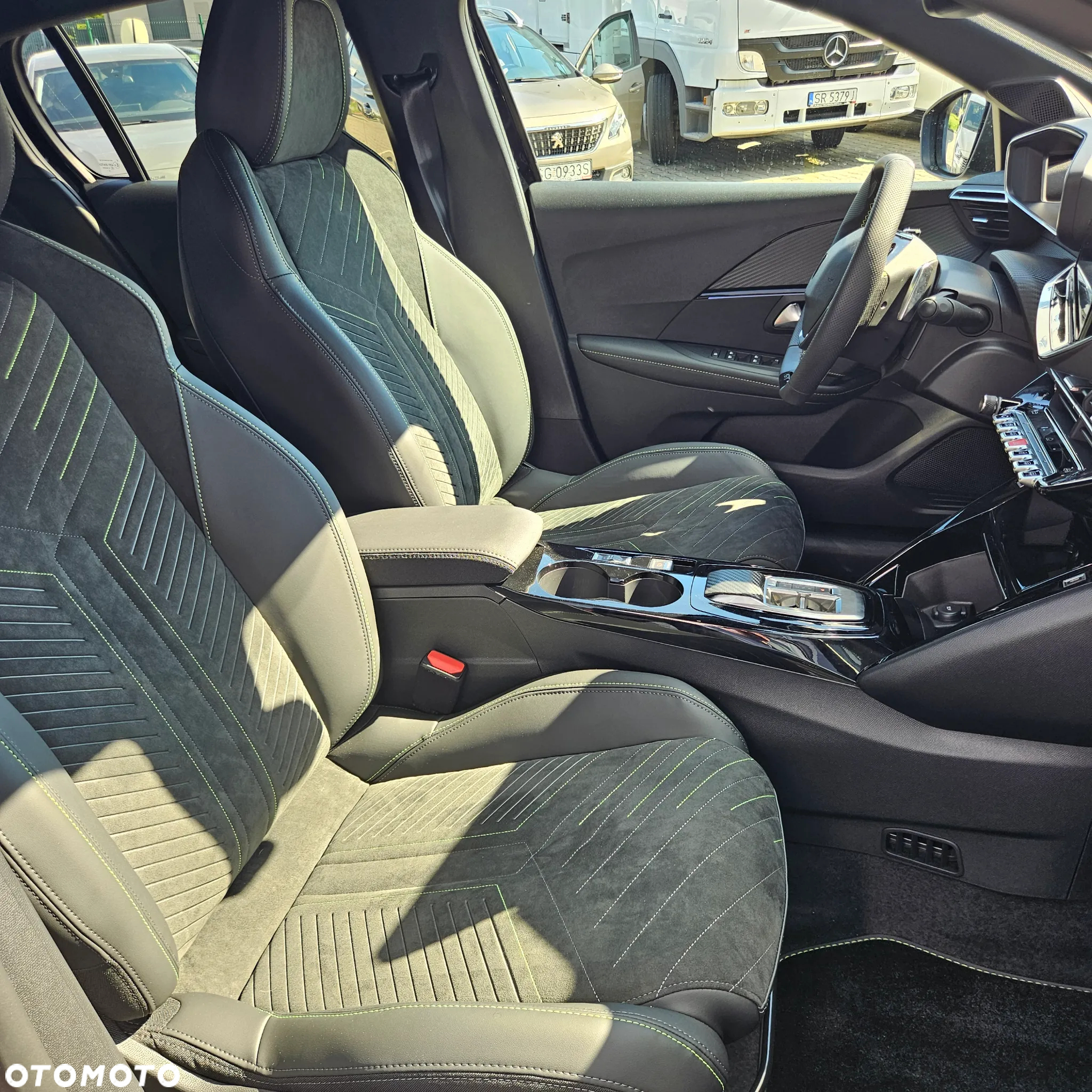 Peugeot 208 1.2 mHEV GT - 11