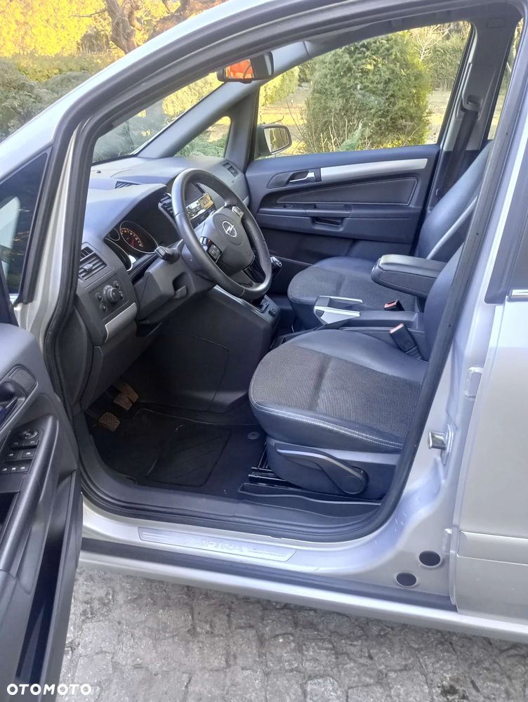 Opel Zafira 2.2 Navi - 8