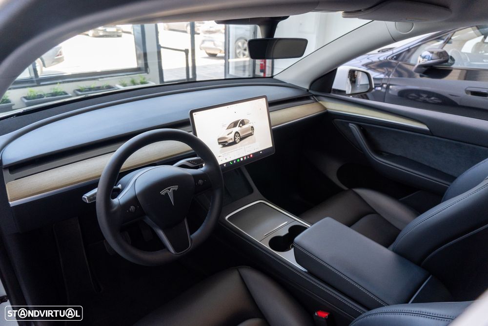Tesla Model Y RWD - 12