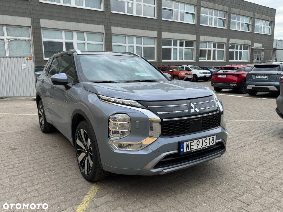 Mitsubishi Outlander - 2
