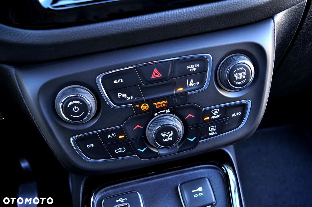 Jeep Compass 1.4 TMair Night Eagle FWD S&S - 32