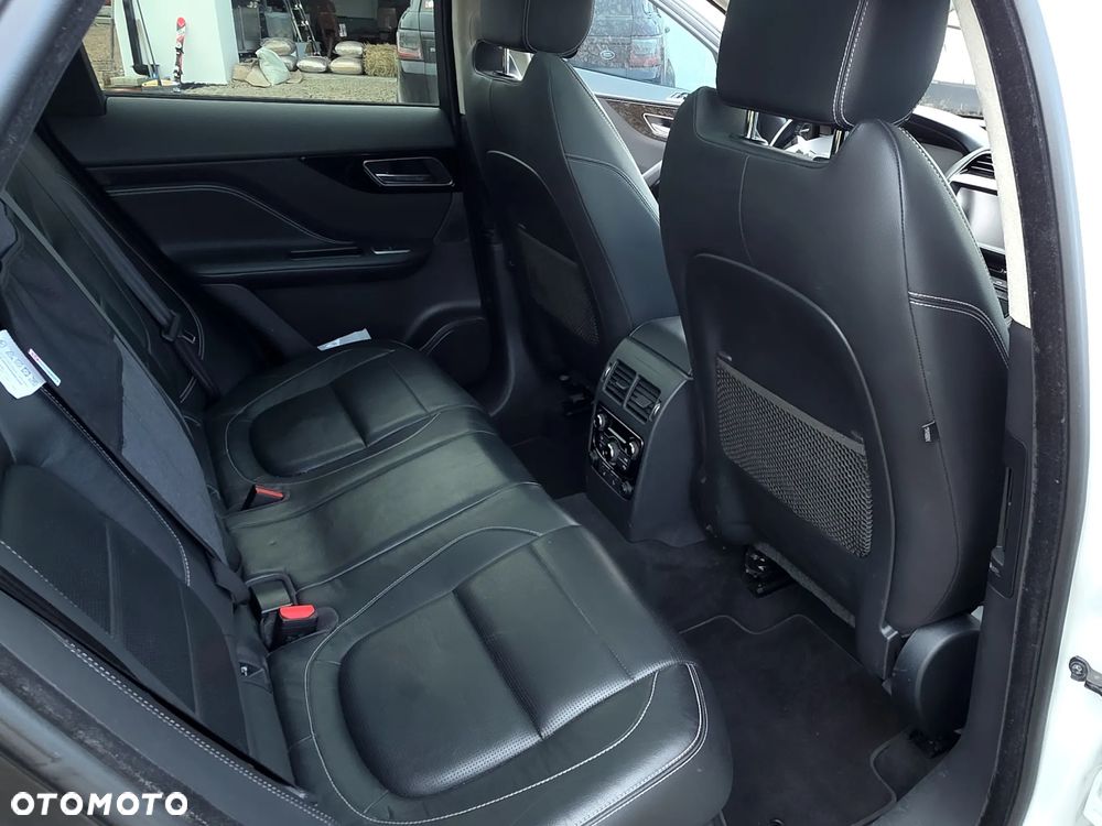 Jaguar F-Pace 35t AWD R-Sport - 11