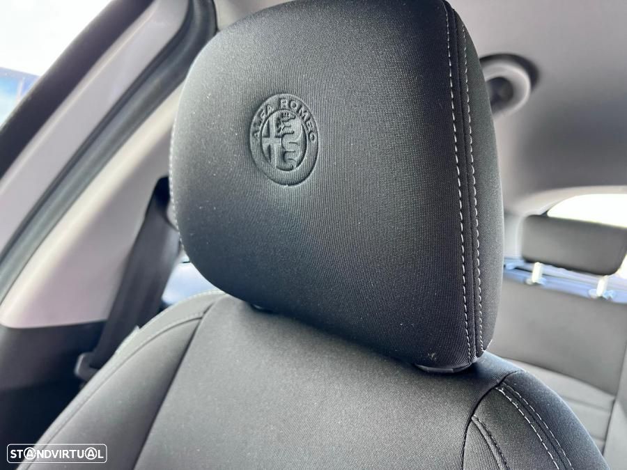 Alfa Romeo Giulietta 1.6 JTDM Distinctive 57X - 27