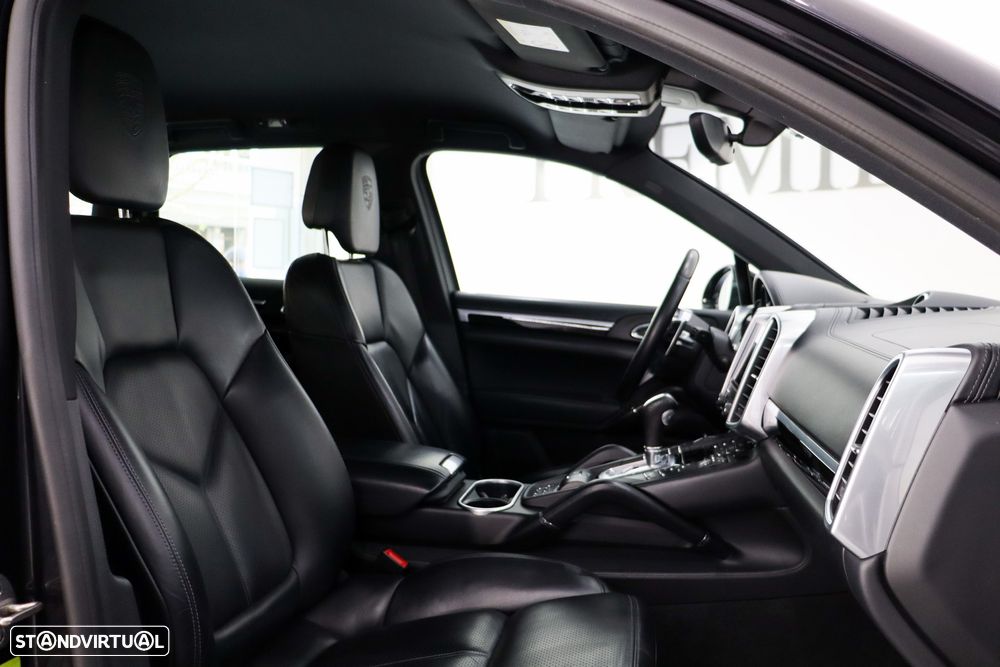 Porsche Cayenne - 28