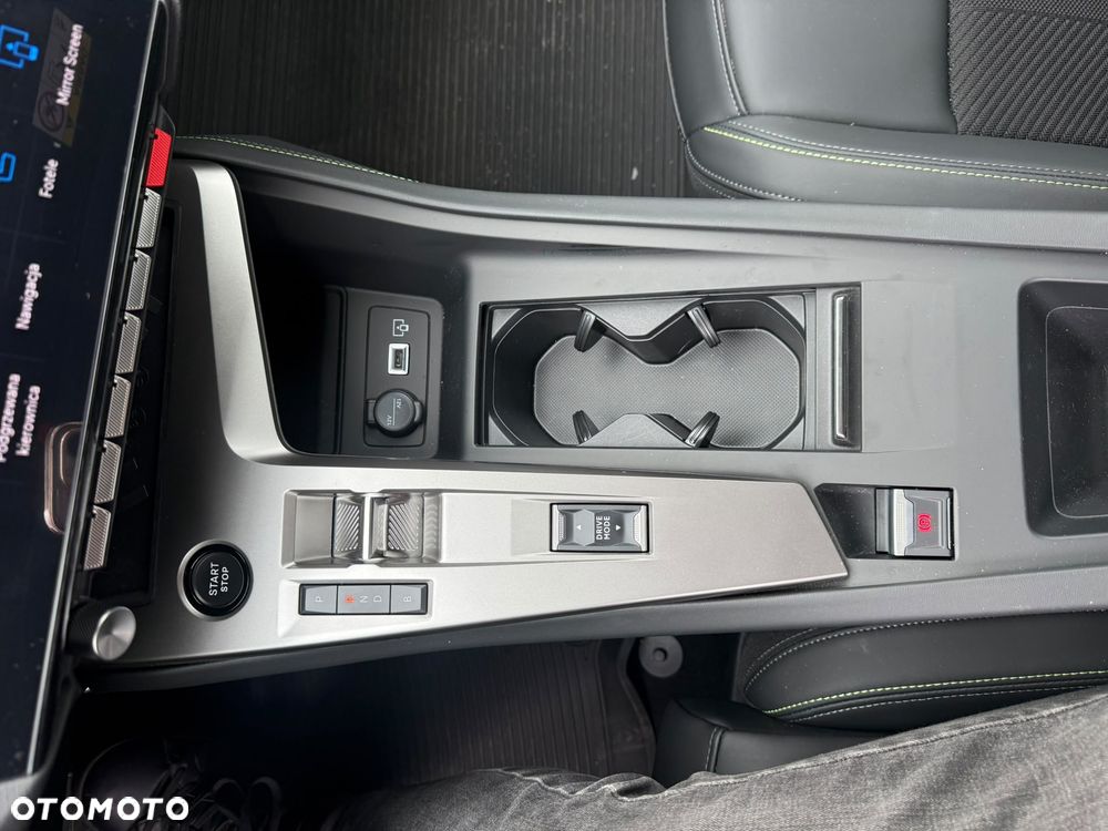 Peugeot 408 1.6 Plug-in Hybrid 240 GT Exclusive e-DCS7 - 33