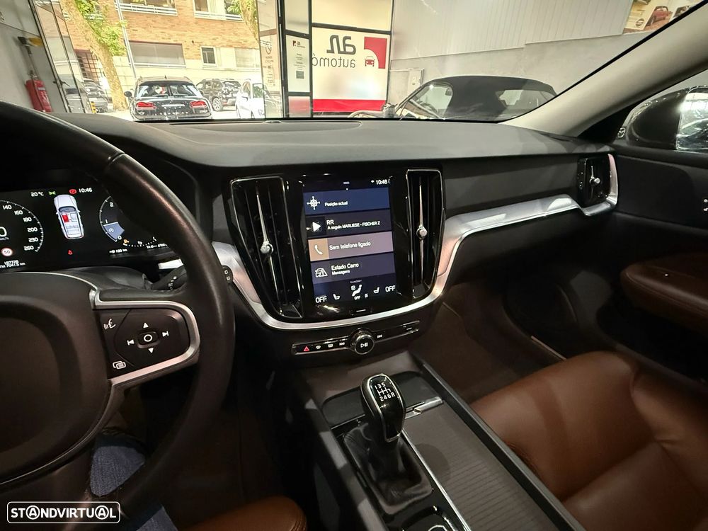 Volvo V60 D3 Momentum Pro - 28