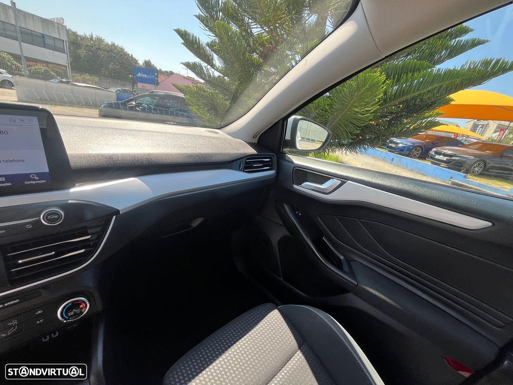 Ford Focus SW 1.5 TDCi EcoBlue Connected - 32