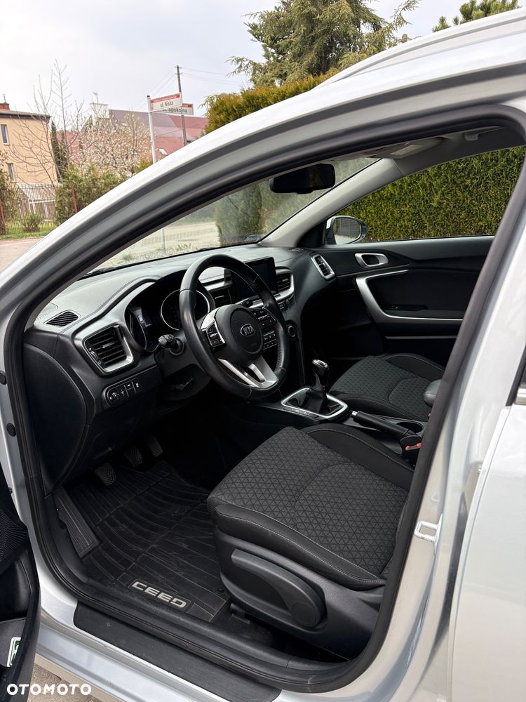 Kia Ceed 1.6 CRDi mHEV M - 14