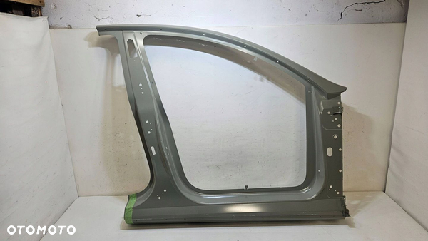 POSZYCIE SŁUPKA BOK PRAWE TESLA MODEL Y 1487430-00-C