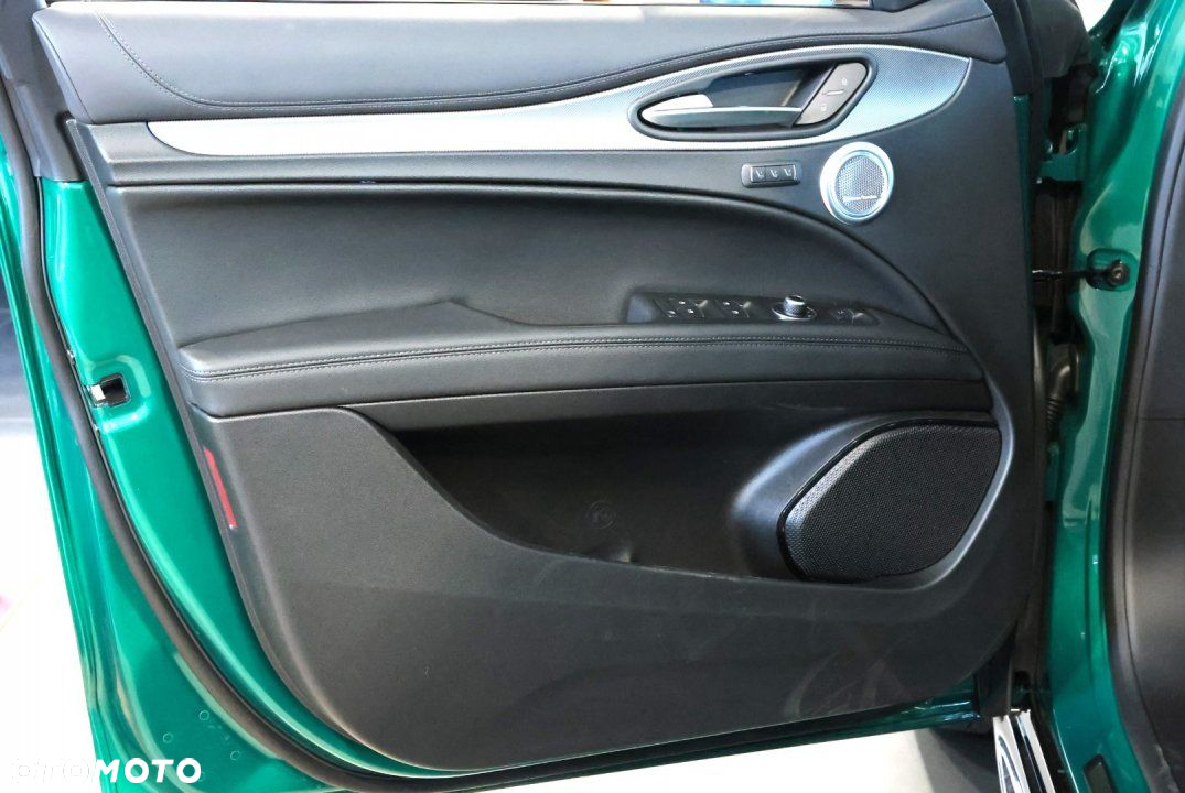 Alfa Romeo Stelvio - 10