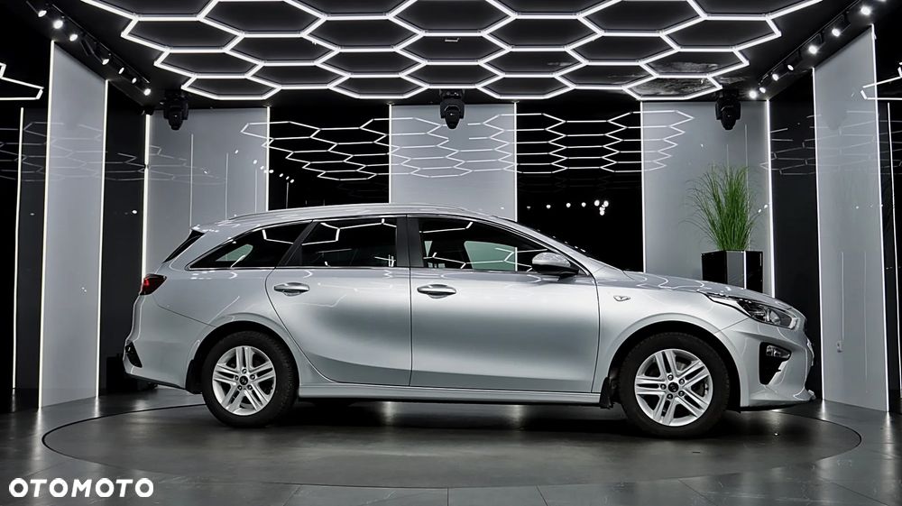 Kia Ceed 1.6 CRDi SCR M DCT - 11