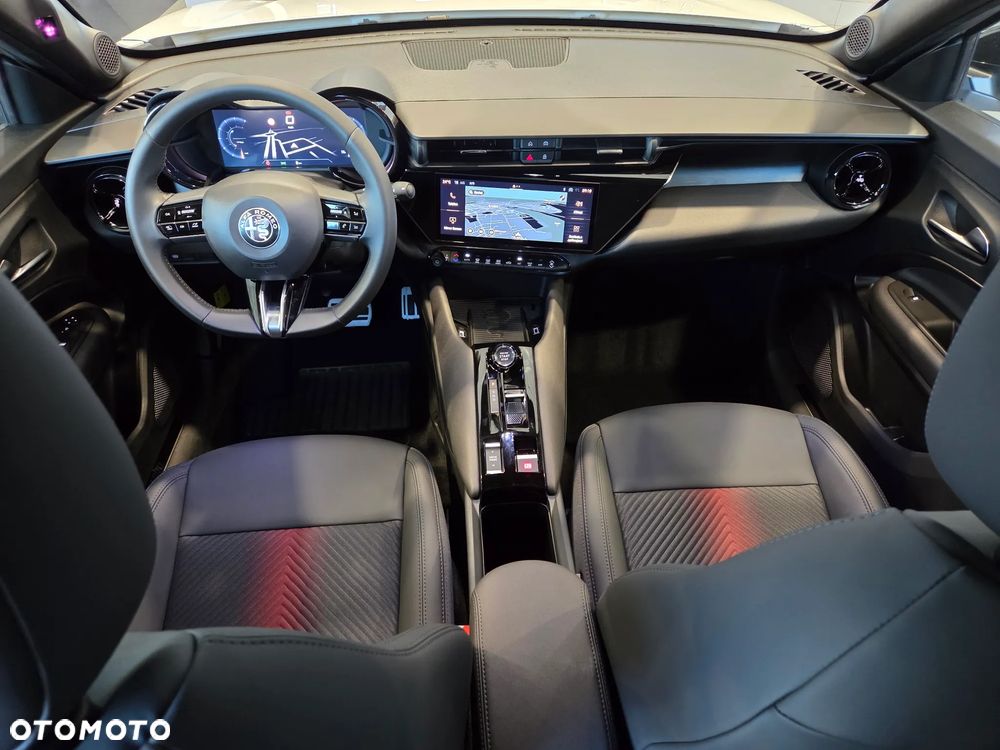 Alfa Romeo Junior 1.2 mHEV Ti eDCT - 10