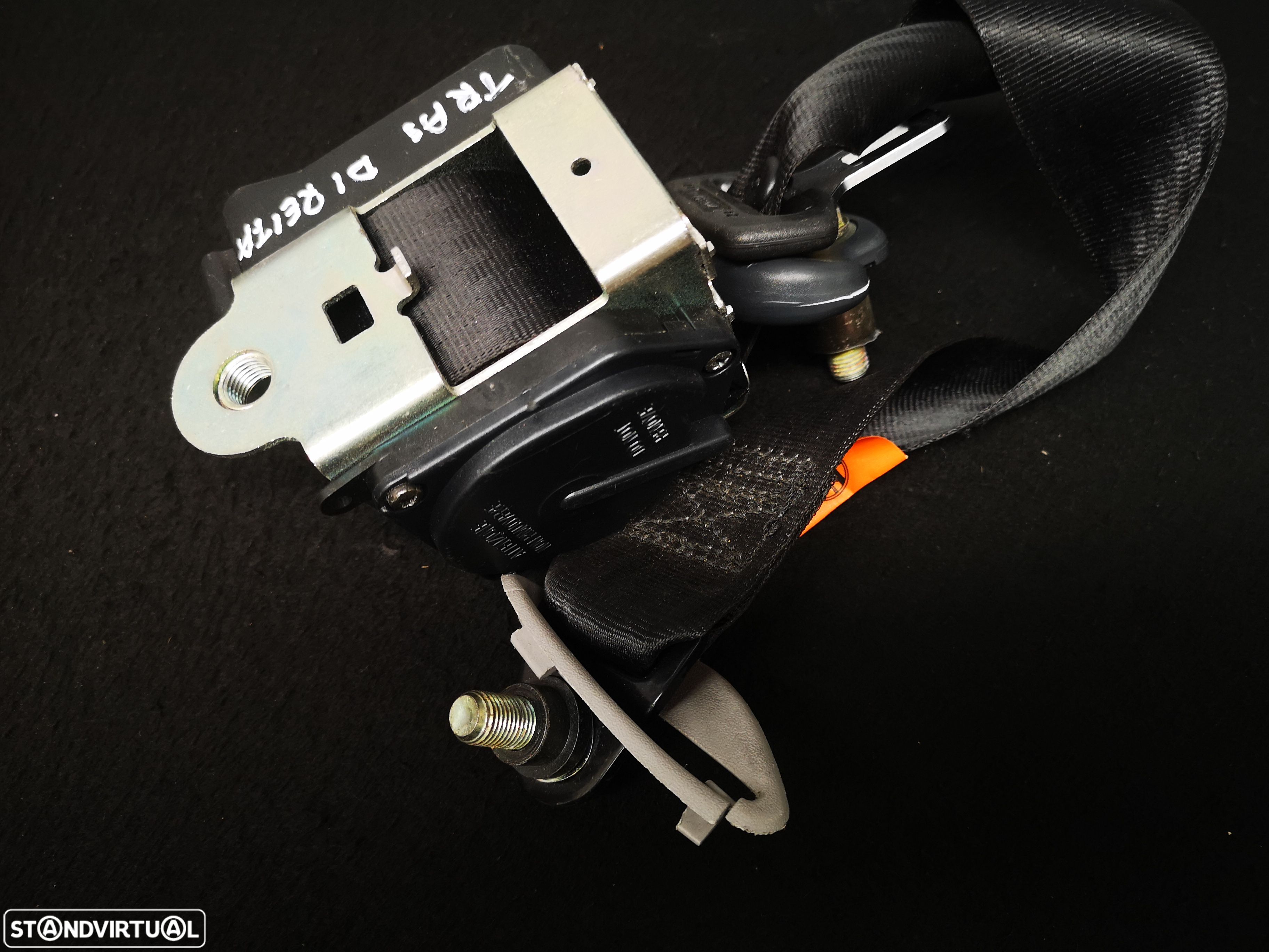 Cinto de Segurança traseira direita alfa romeo GT 2005+ - 1
