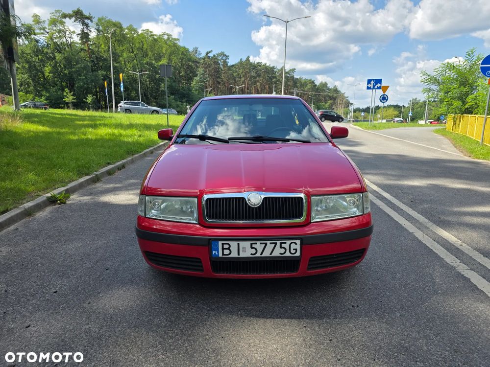 Skoda Octavia 1.6 Ambiente - 12