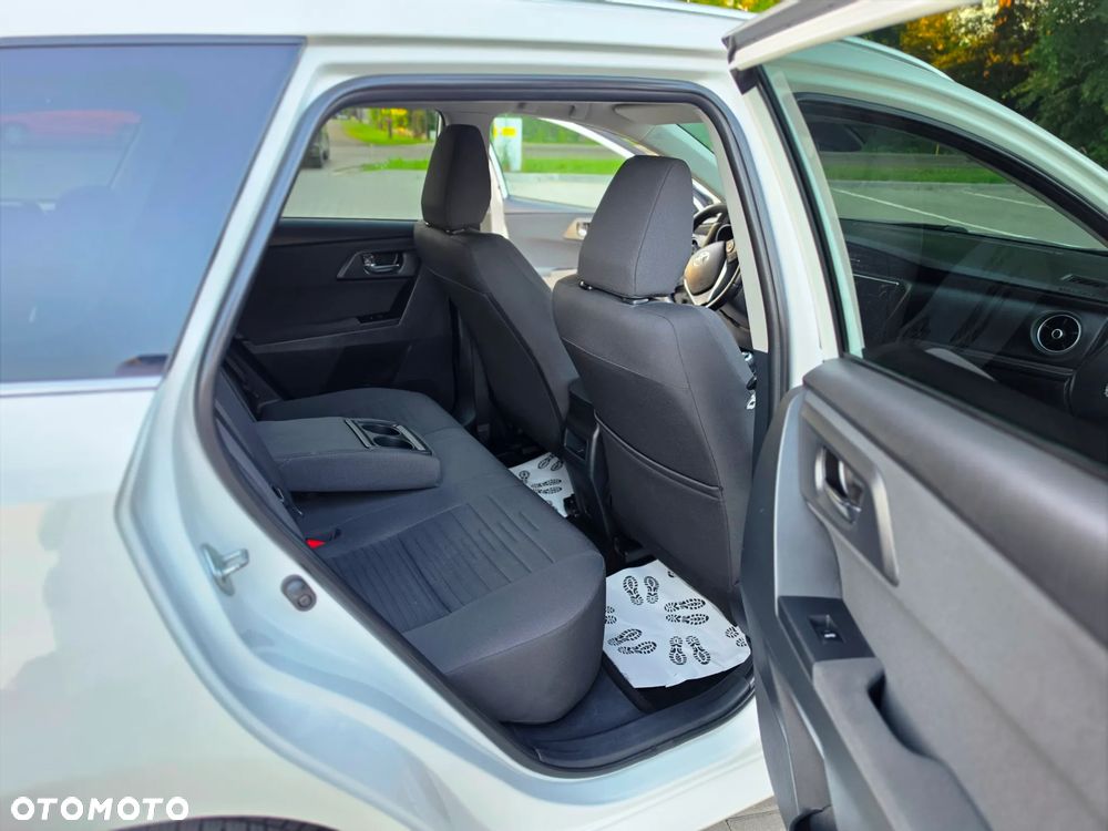 Toyota Auris 1.6 D-4D Premium - 16