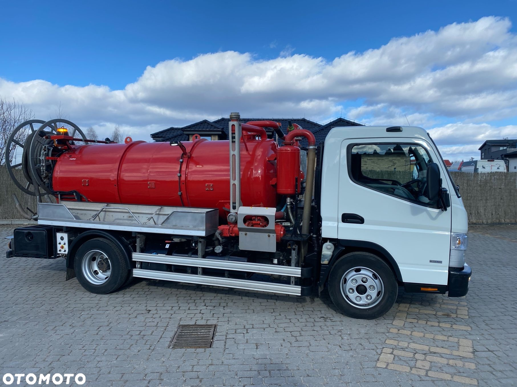 Mitsubishi CANTER 3,0 FUSO BECZKA  ASENIZACYJNY 3800 L - 2