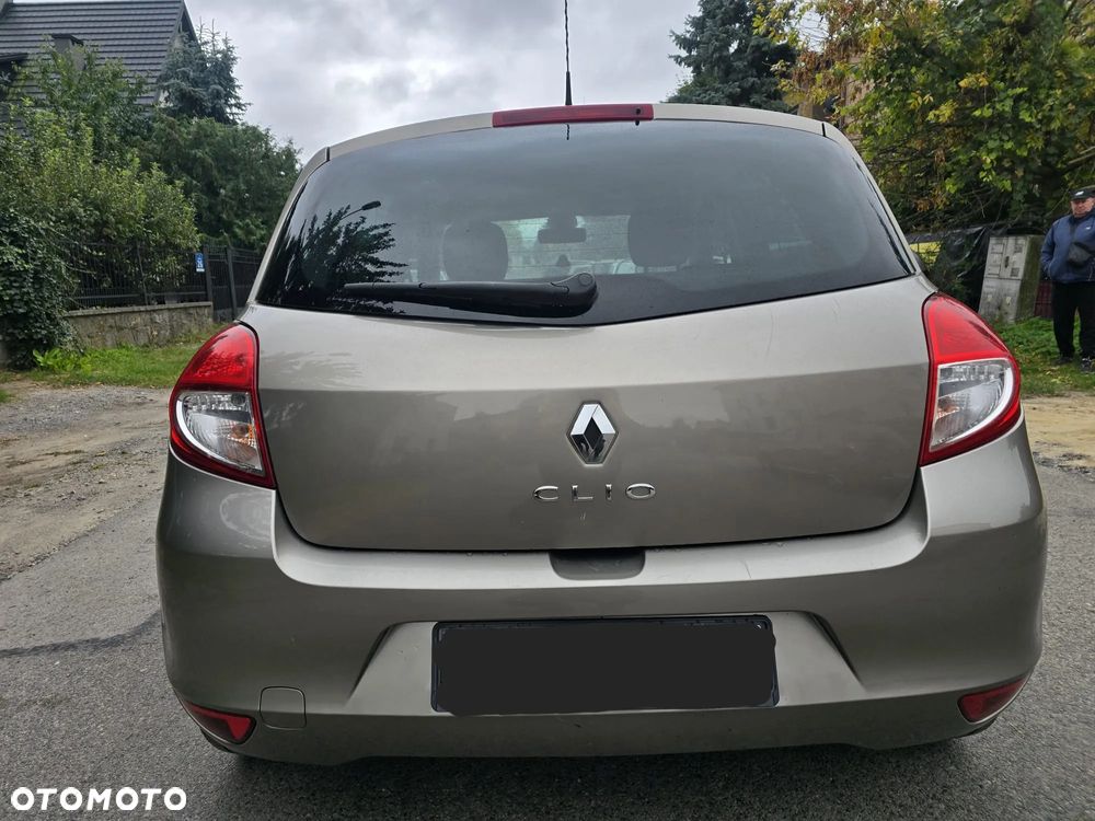 Renault Clio 1.2 16V 75 Expression - 28