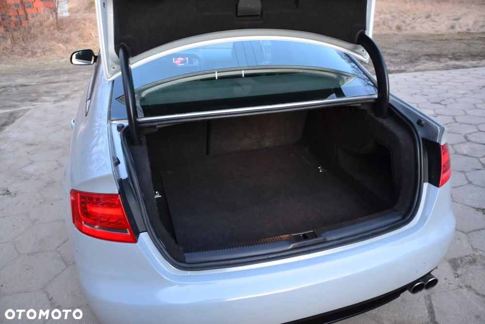 Audi A4 Limousine - 20