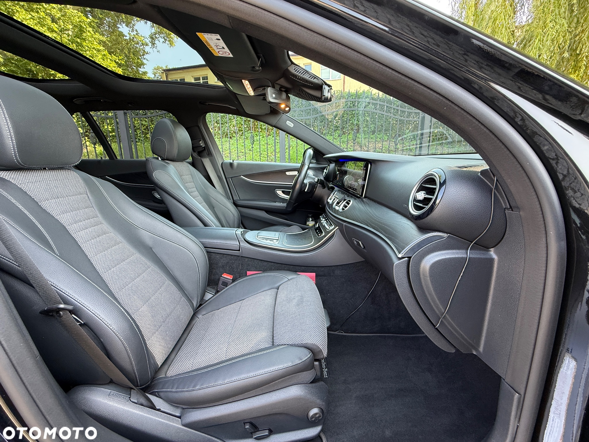 Mercedes-Benz Klasa E 300 d 9G-TRONIC - 26