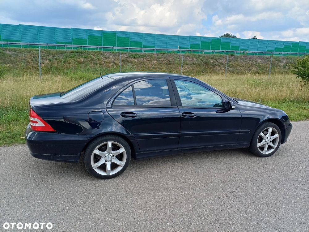 Mercedes-Benz Klasa C 180 Kompressor Automatik Avantgarde Sport Edition - 4