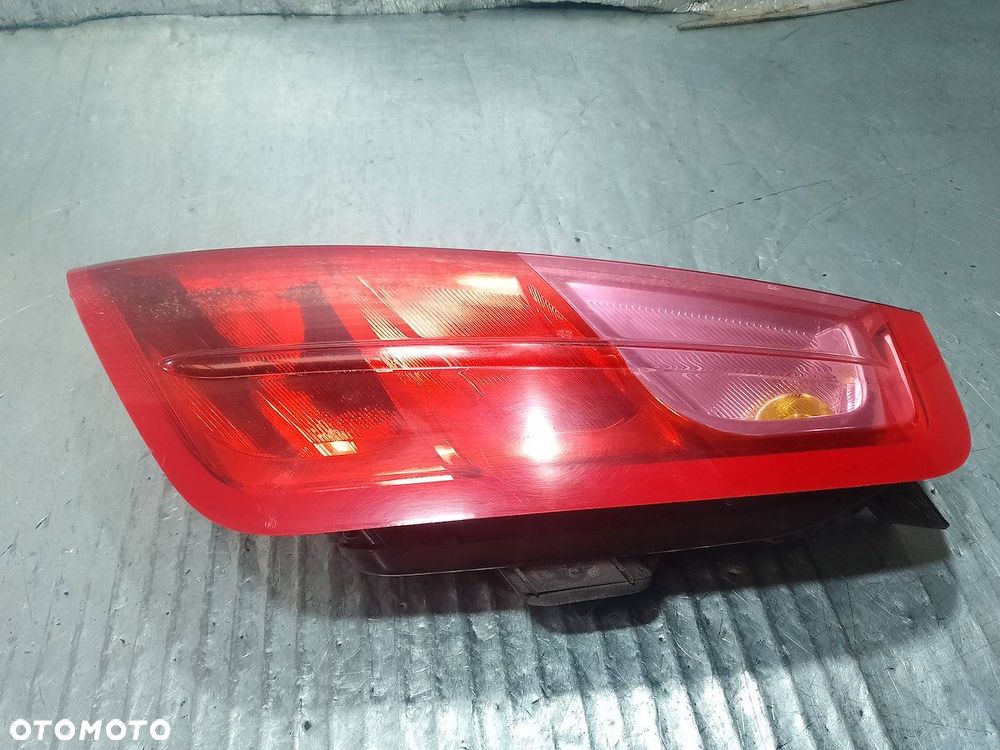 LAMPA TYLNA PRAWA FIAT GRANDE PUNTO 51701590 27460202 - 3
