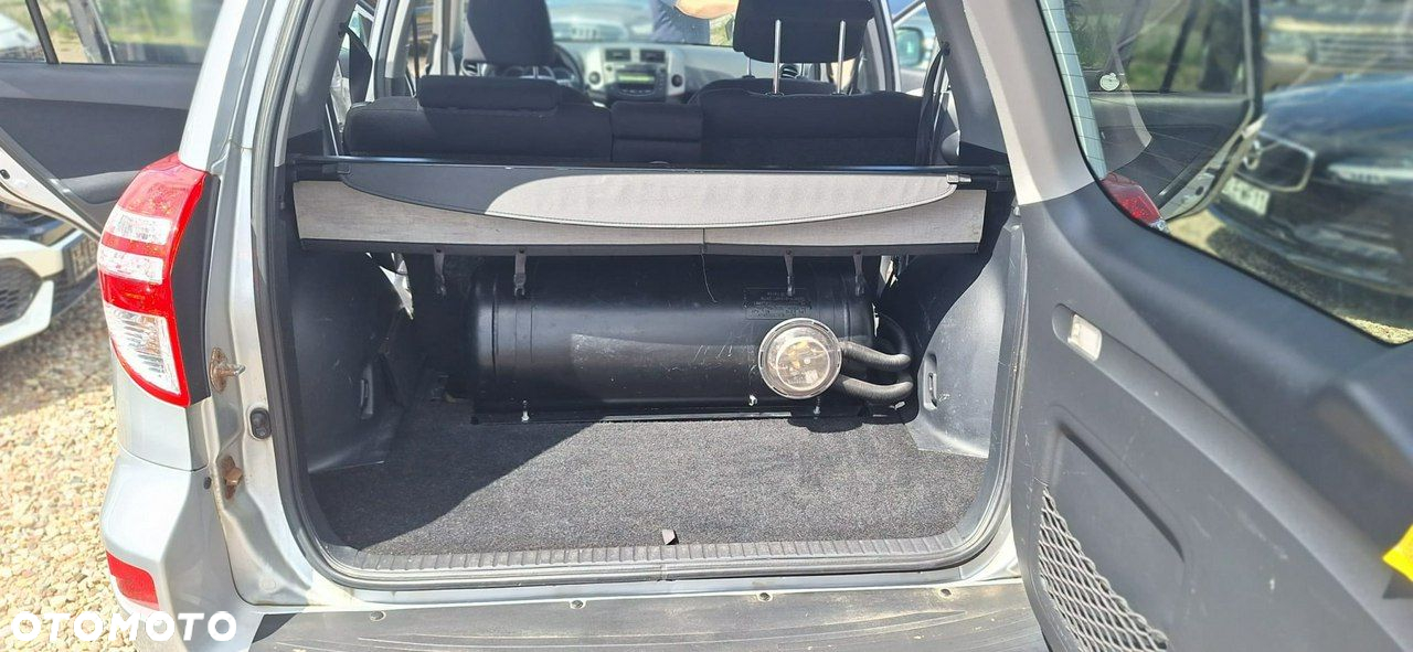 Toyota RAV4 - 13