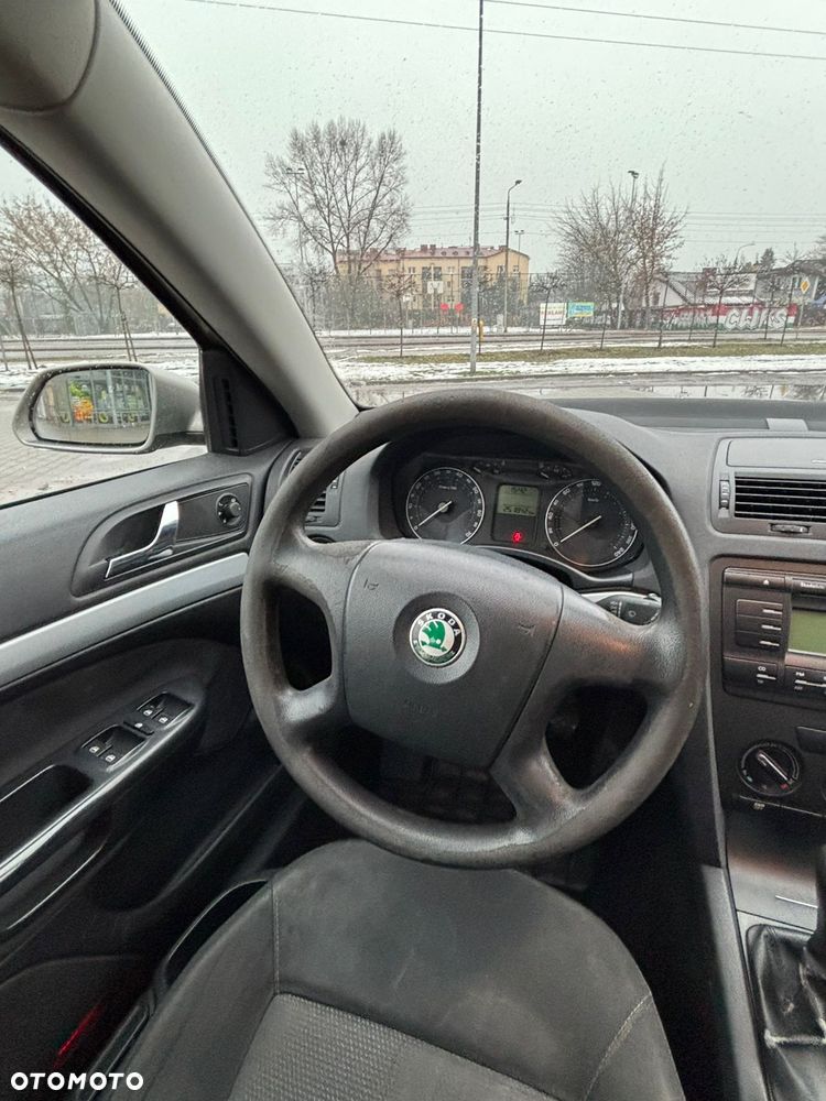 Skoda Octavia 1.6 Ambiente - 15