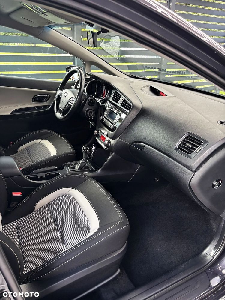 Kia Ceed 1.6 GDI DCT Vision - 23