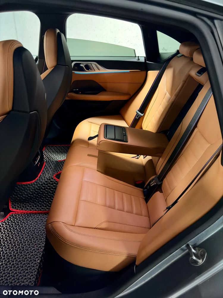 BMW Seria 4 M440i xDrive mHEV - 26