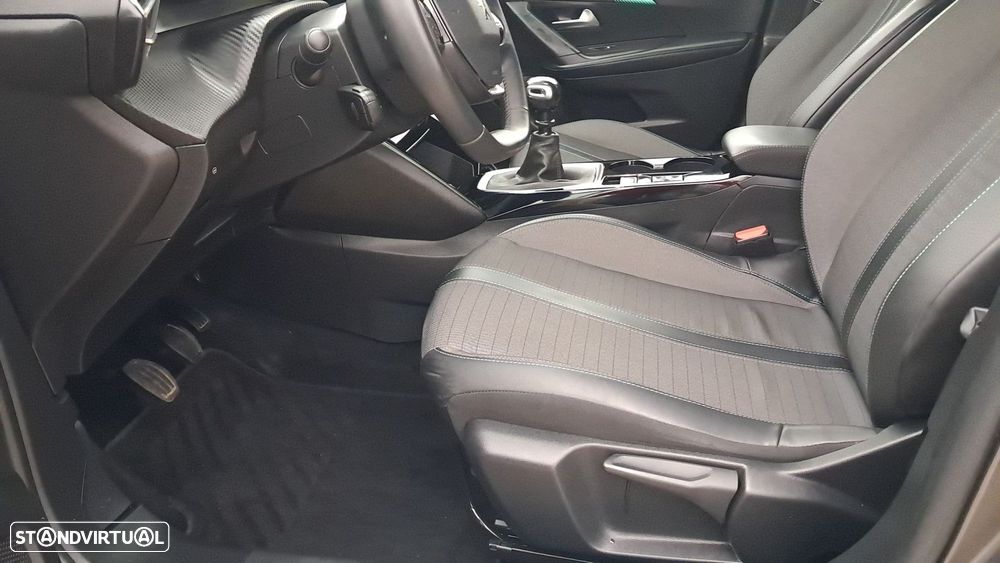 Peugeot 2008 PureTech 130 Allure Pack - 23