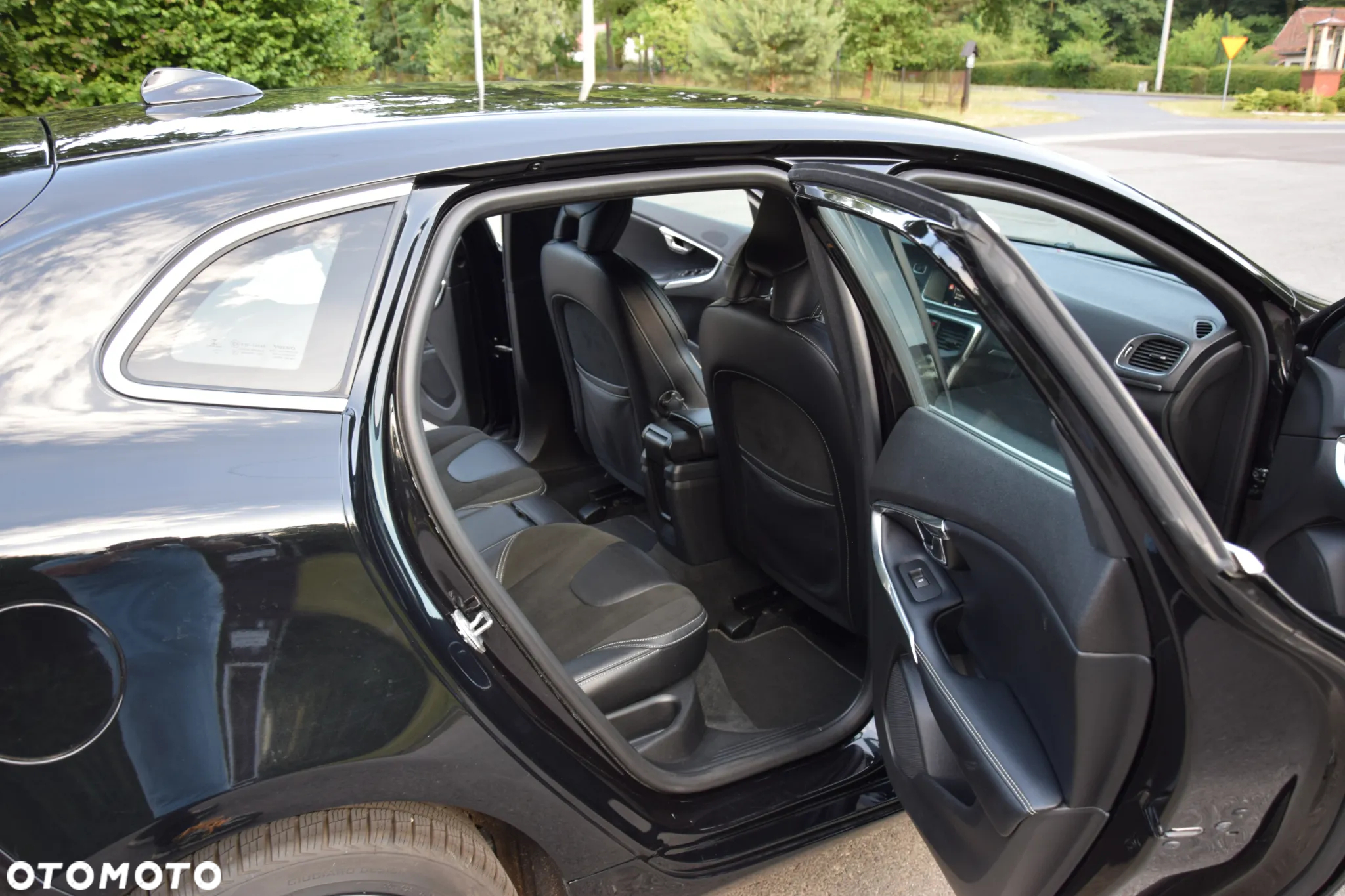 Volvo V40 D2 Drive-E SCR R-Design Momentum - 19