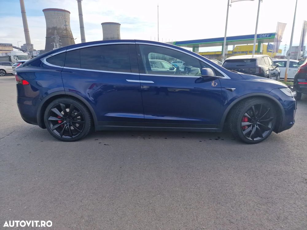 Tesla Model X - 3