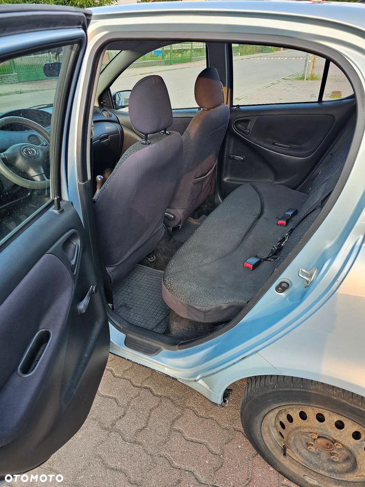 Toyota Yaris 1.0 Base - 11