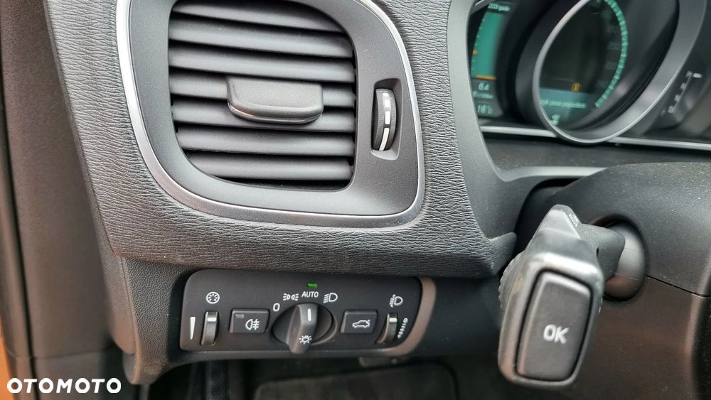 Volvo V40 Cross Country D3 Momentum - 18