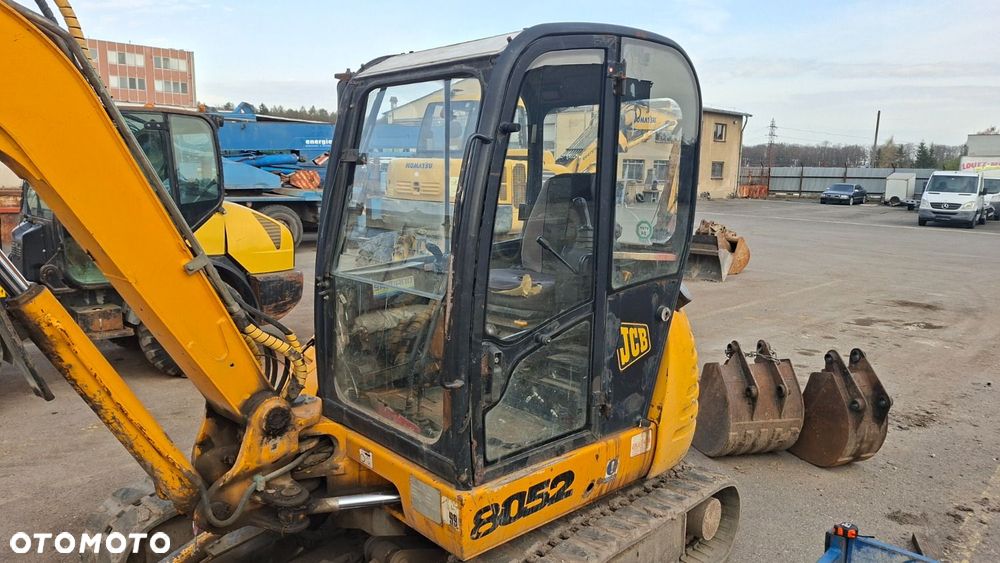 JCB 8052 - 17