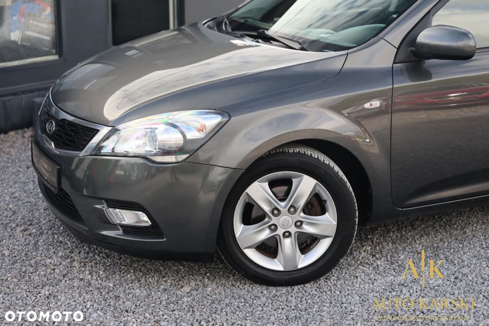 Kia Ceed - 11